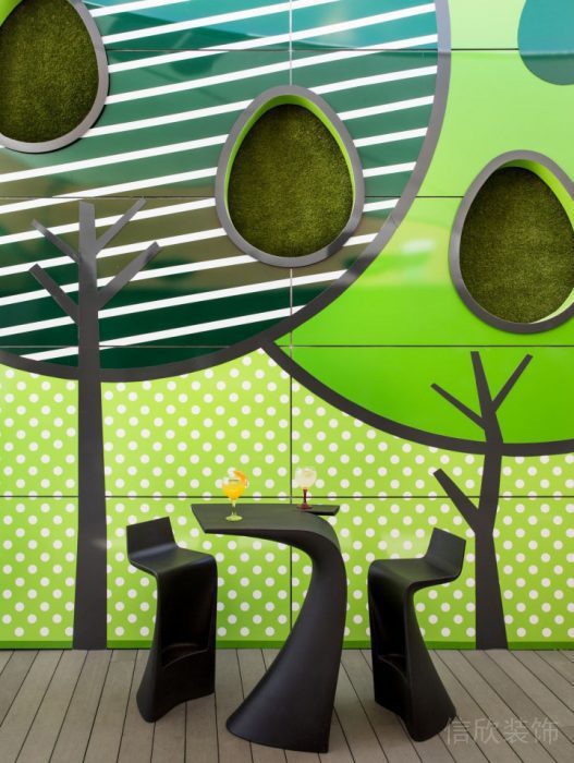 黑色創(chuàng)意弧線桌椅木制地板裝修設(shè)計圖