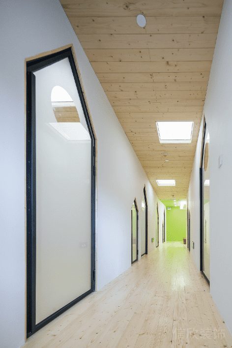 楓木原木天花直線式過道機構裝修