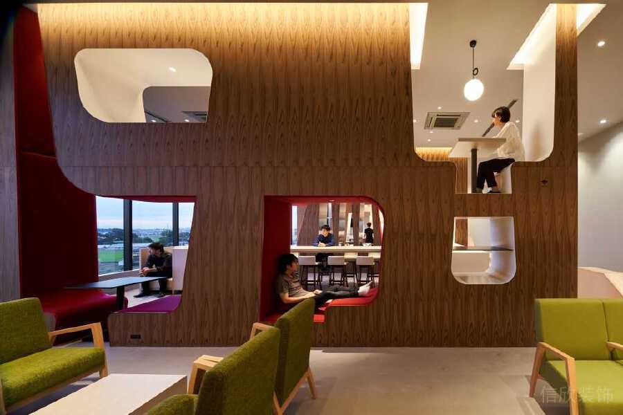 鏤空墻體木質(zhì)休息區(qū)兒童培訓藝術中心機構效果