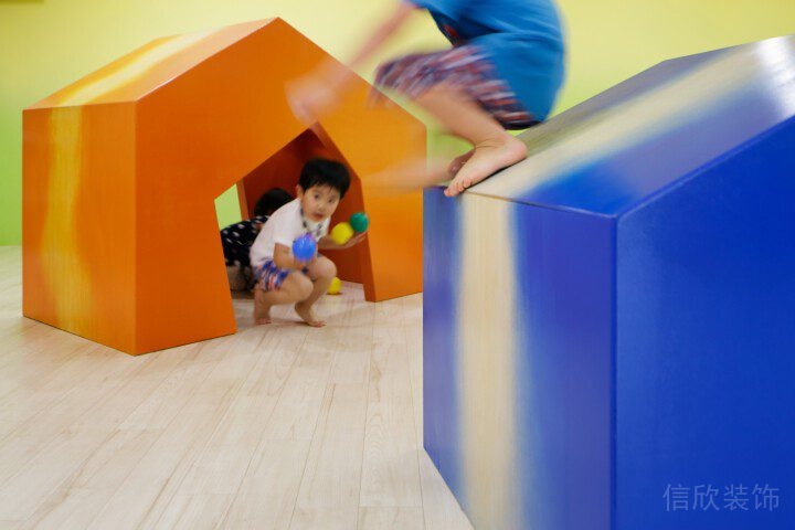 興趣班藝術(shù)中心機(jī)構(gòu)裝修彩色娛樂少兒游玩設(shè)計(jì)區(qū)域