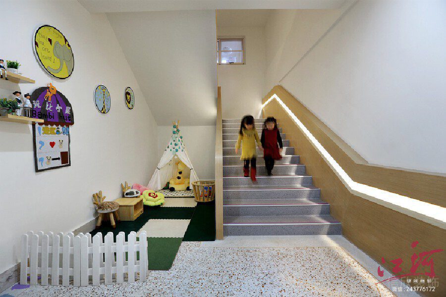 階梯式裝修設(shè)計木質(zhì)效果圖機構(gòu)