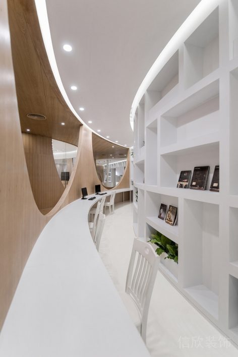 弧形簡約風(fēng)裝修設(shè)計(jì)辦公室會(huì)議洽談室