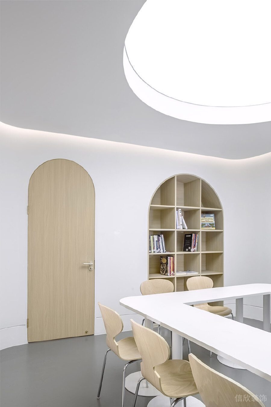 弧形創(chuàng)意木質(zhì)墻柜會(huì)議室教室設(shè)計(jì)