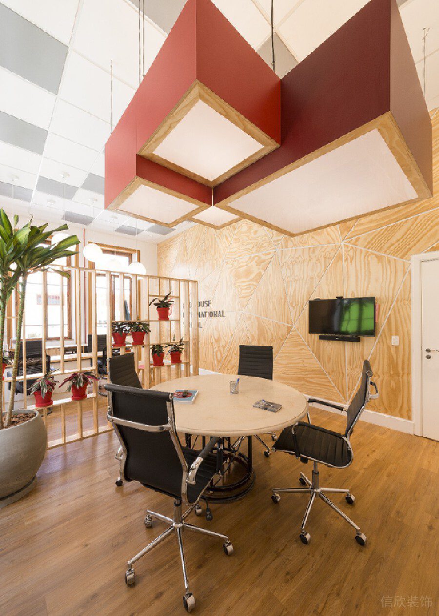 復(fù)古木質(zhì)會(huì)議洽談室辦公圓桌裝修