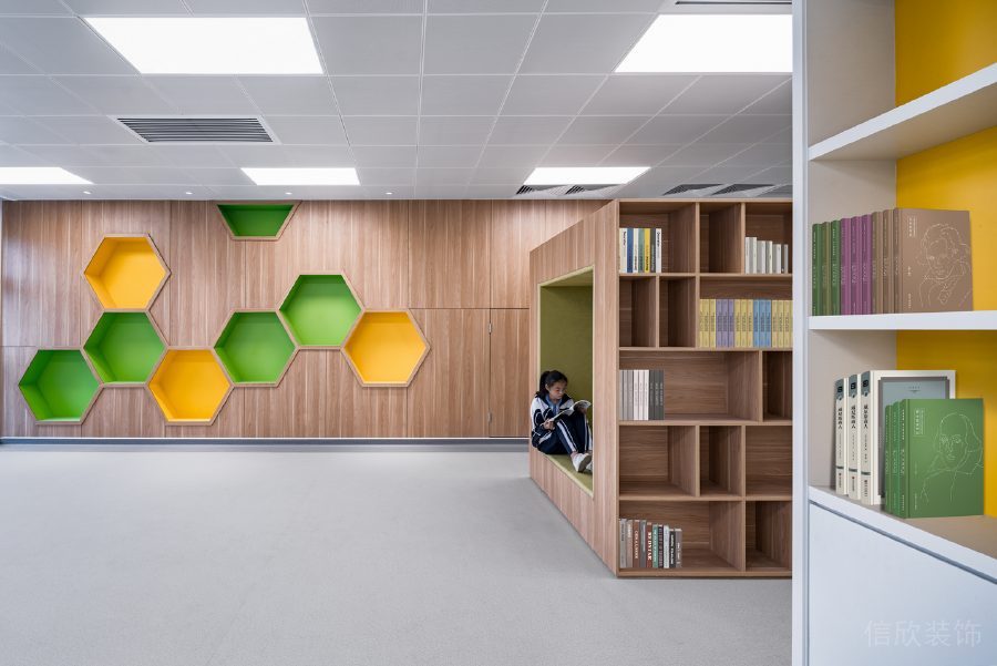 閱讀室圖書館木質(zhì)簡約設(shè)計墻體內(nèi)嵌儲物柜效果圖