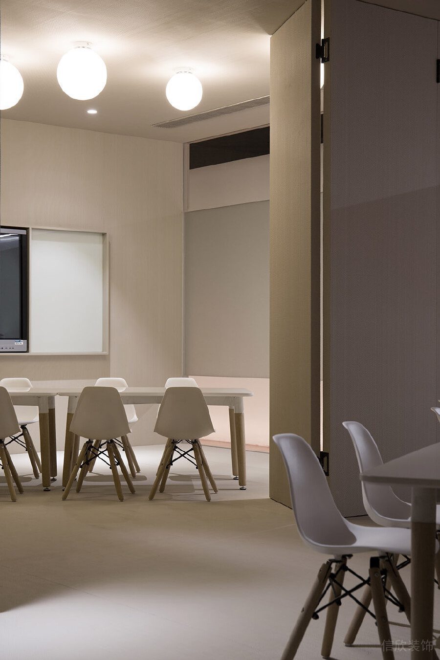 簡約工作區(qū)木質裝修設計少兒教育機構