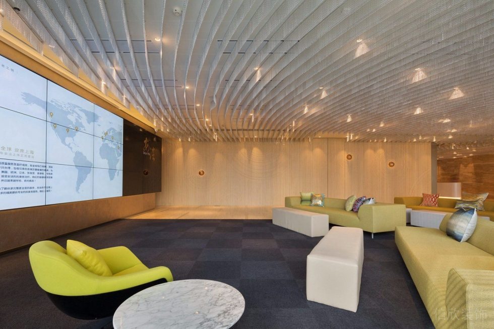 棋盤格地毯裝修設(shè)計(jì)辦公室會(huì)議室沙發(fā)裝修