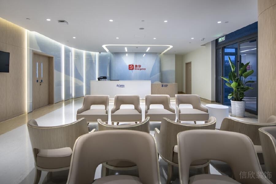 木制結(jié)合皮革訂制候診區(qū)裝修設(shè)計現(xiàn)代醫(yī)療機構(gòu)裝修