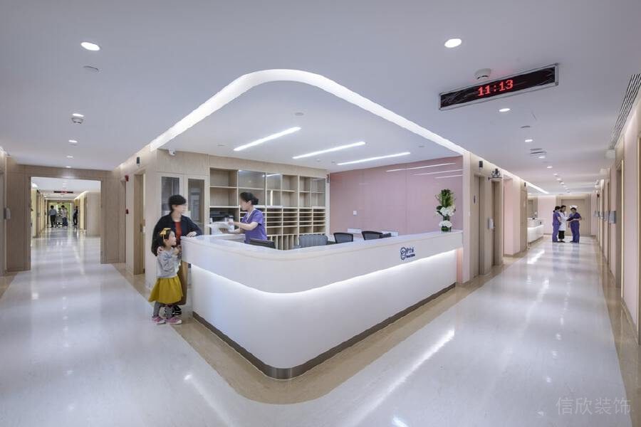 護士站私人醫(yī)院木質(zhì)環(huán)形裝修設(shè)計