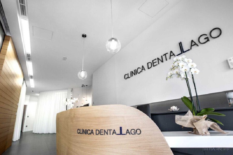 現(xiàn)代前臺(tái)區(qū)辦公室木飾面裝修設(shè)計(jì)