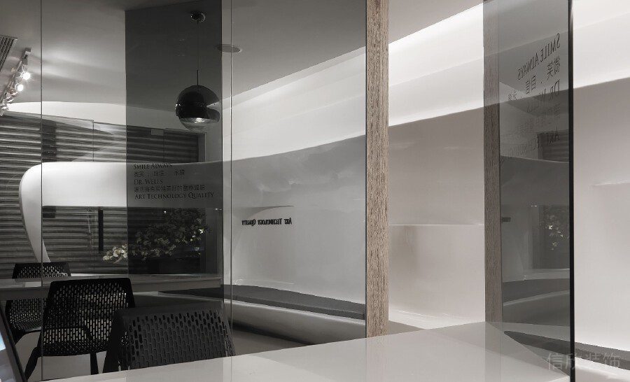 玻璃裝修設(shè)計辦公室墻體設(shè)計