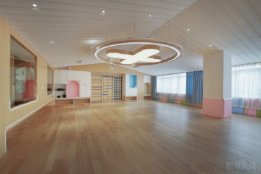 木質(zhì)多功能教室設(shè)計效果圖天花吊頂