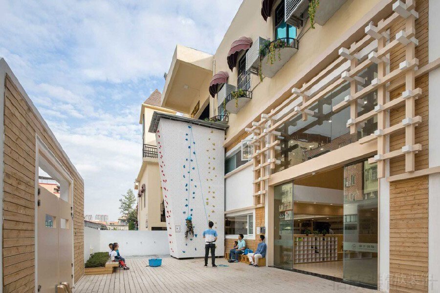 學校裝修設計原木風攀巖兒童培訓教育基地