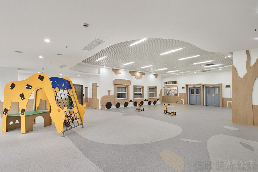 長頸鹿滑滑梯娛樂設施兒童培訓機構過道效果