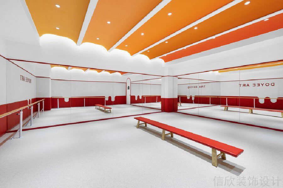 地面多功能教室裝修漸變橙色天花創(chuàng)意弧線線條設(shè)計(jì)