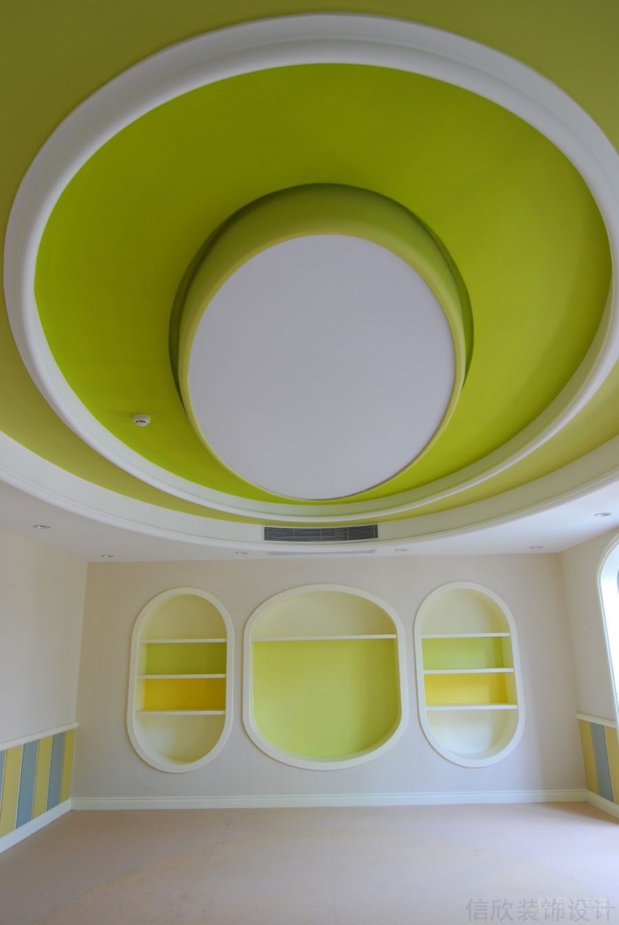 環(huán)形檸檬黃綠色辦公室裝修設(shè)計