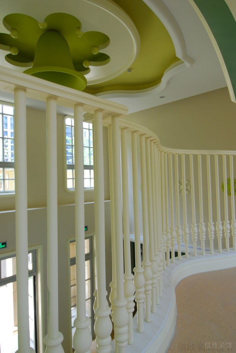 古典天花裝修設(shè)計辦公室裝修設(shè)計效果圖