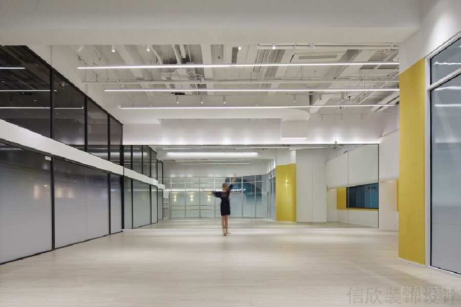 多功能舞蹈教室漸變玻璃落地窗設(shè)計(jì)現(xiàn)代極簡(jiǎn)風(fēng)效果