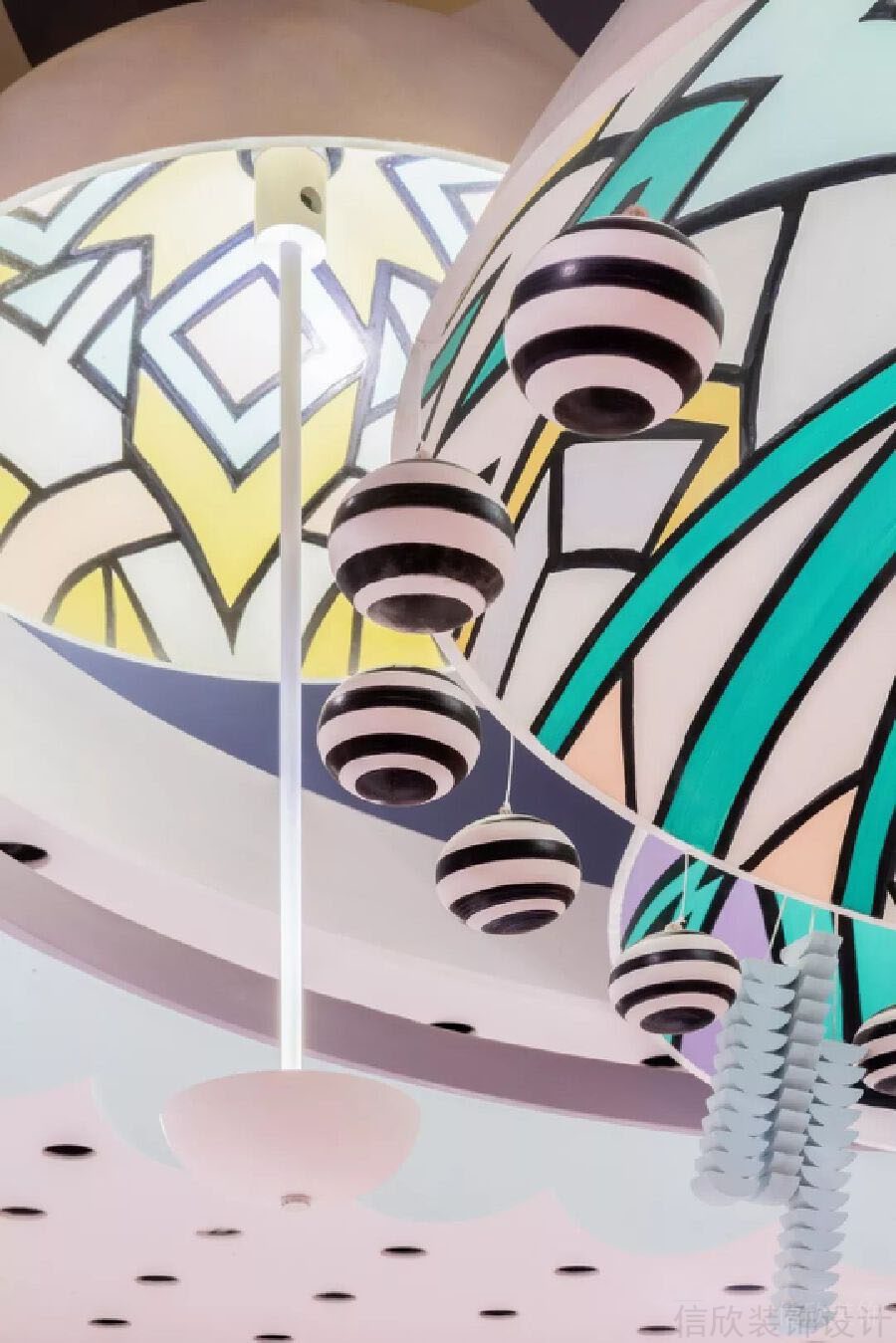 波普藝術(shù)現(xiàn)代創(chuàng)意多彩設(shè)計(jì)天花吊頂裝修效果