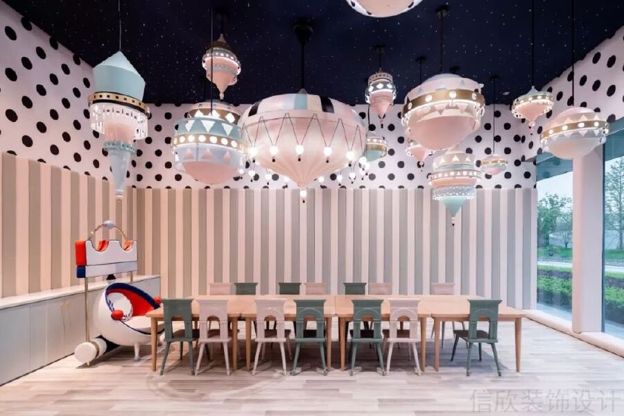 天花吊頂裝修設(shè)計效果圖多功能教室軟包條紋波點設(shè)計