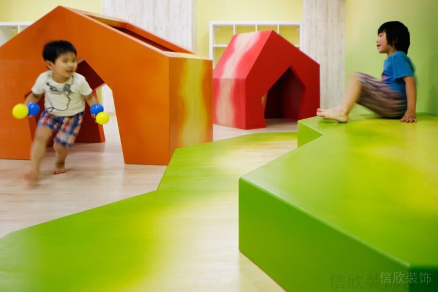 彩色躲避屋木質機構娛樂區裝修設計