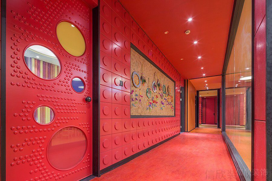 紅色墻體設計積木效果創意兒童培訓機構裝修