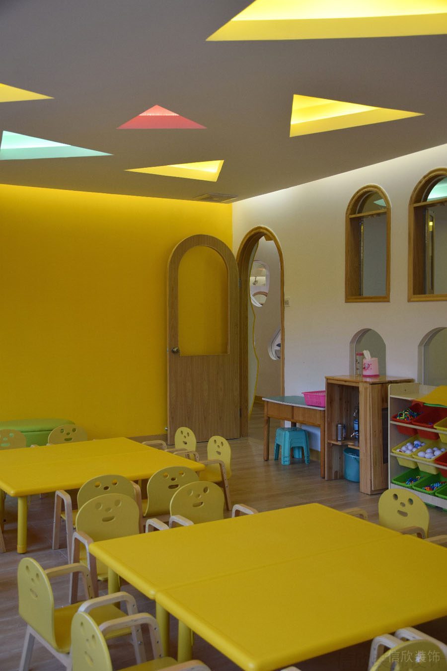 黃色機構裝修設計幼兒培訓教室設計圖