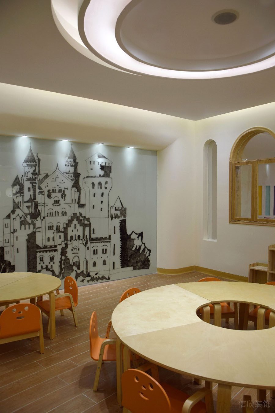 木質(zhì)教室效果圖環(huán)形天花設(shè)計