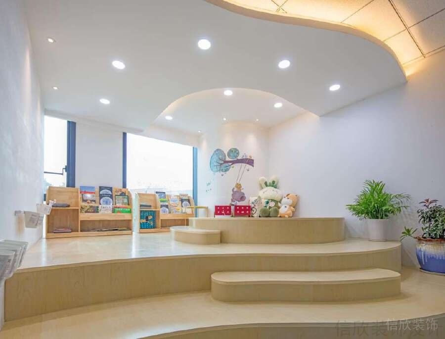 階梯木質弧線圓角安全設計培訓機構閱讀室效果