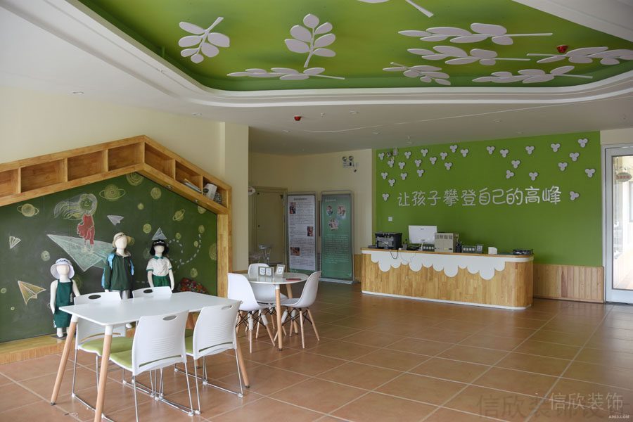 前臺區大廳兒童成長培訓中心黑板墻體設計