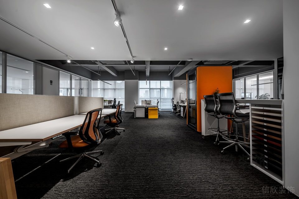 辦公室工作區(qū)域橙色效果圖現(xiàn)代簡約風(fēng)裝修設(shè)計