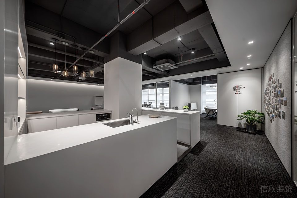 工業(yè)風(fēng)茶水間黑白色調(diào)辦公室簡約設(shè)計