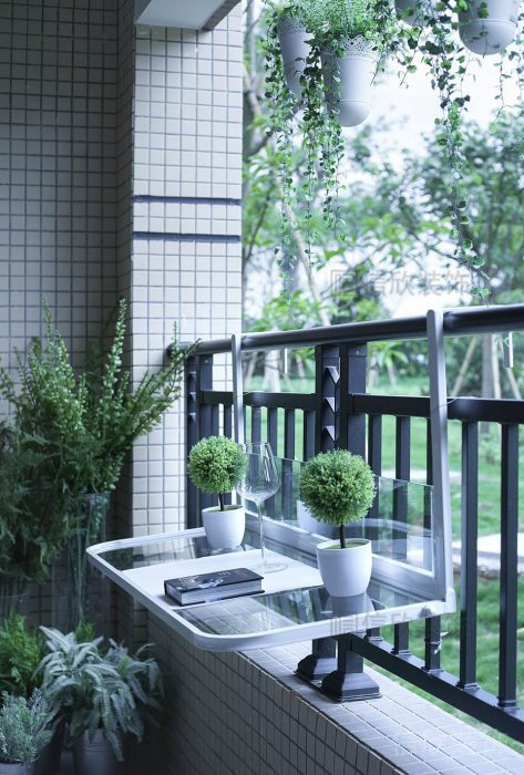 陽(yáng)臺(tái)裝修瓷磚設(shè)計(jì)黑色欄桿設(shè)計(jì)家裝設(shè)計(jì)圖