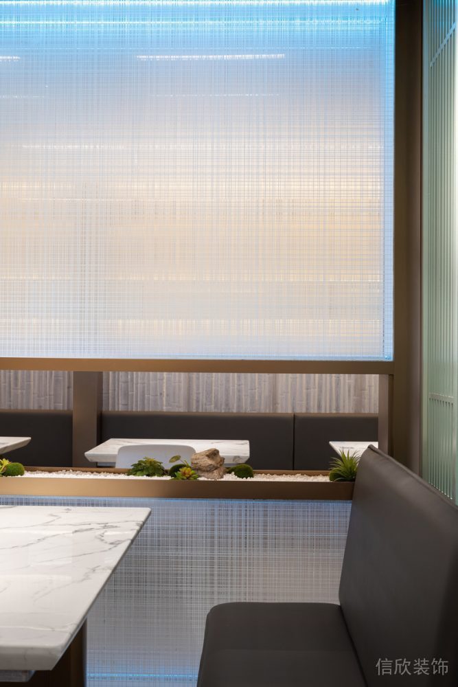 餐廳就餐區設計漸變墻體隔斷大理石桌面現代餐廳裝修