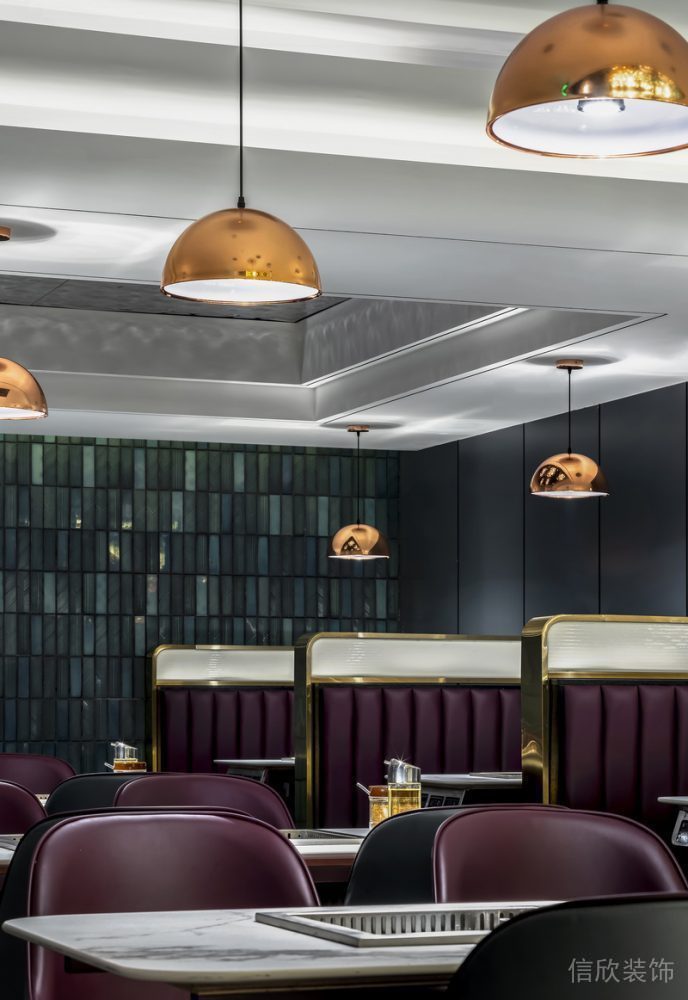 餐廳就餐區紫色高雅創意沙發創意燈飾金色吊頂餐廳裝修店鋪