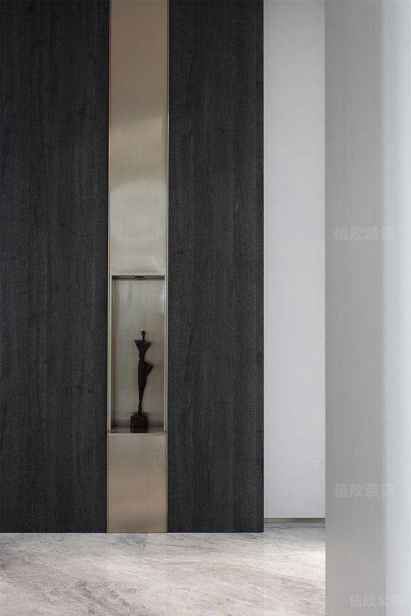 辦公室現(xiàn)代簡約風是木背景墻黑色工藝品效果圖