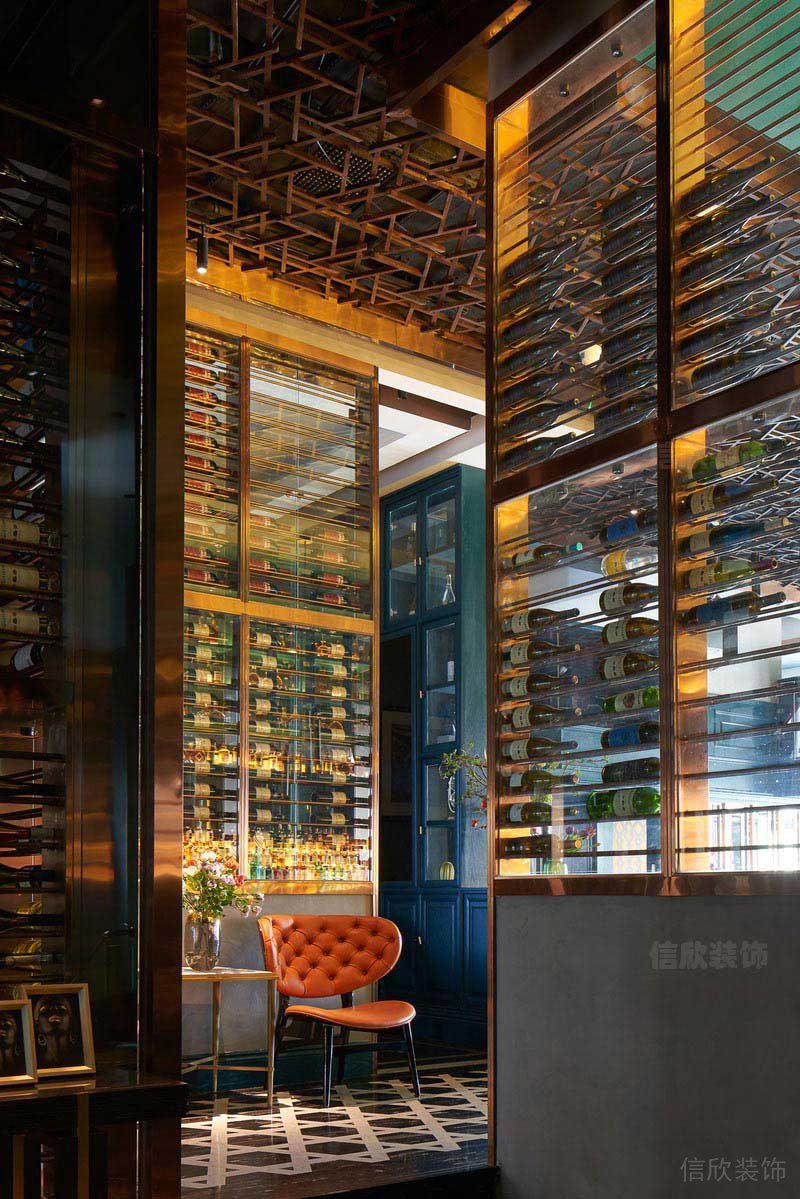 餐廳現(xiàn)代風酒瓶裝飾墻效果圖