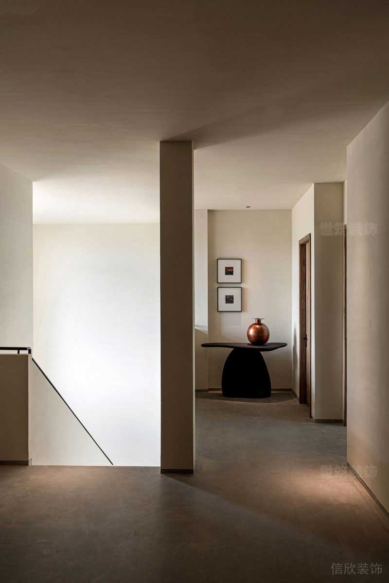 極簡風格別墅閣樓走道