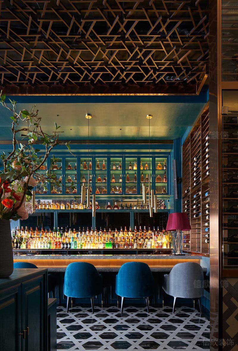 藍(lán)色的酒柜木花格的吊頂
