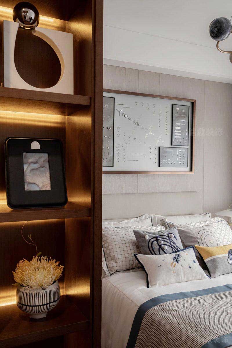 我臥室現(xiàn)代米黃色床頭背景設(shè)計(jì)