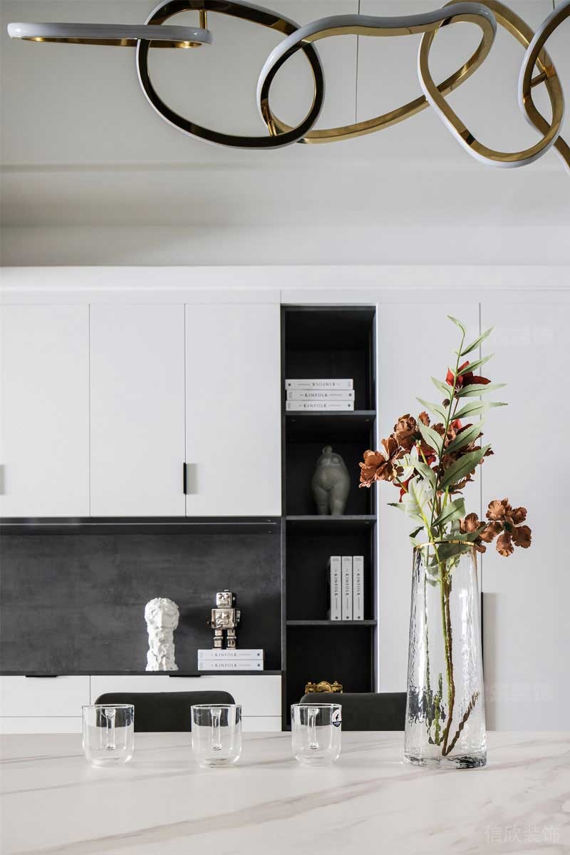 現(xiàn)代極簡(jiǎn)風(fēng)格家居樣板間餐廳嵌入式裝飾柜