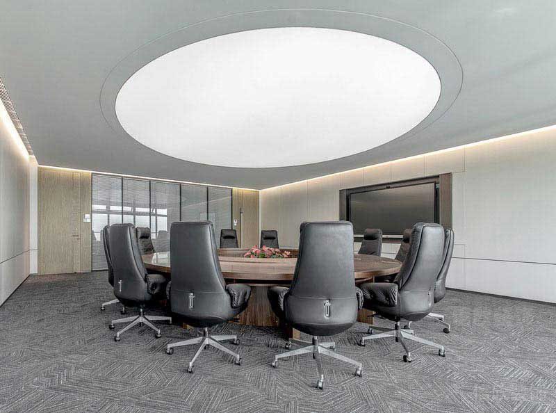 現(xiàn)代簡約風(fēng)辦公室圓桌會議區(qū)