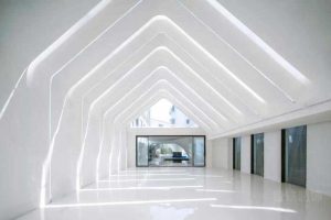 現(xiàn)代科技風辦公室大堂過道光影效果