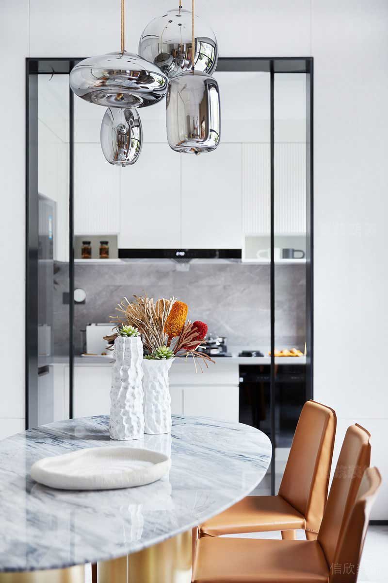 現代輕奢風餐廳愛馬仕橙餐椅