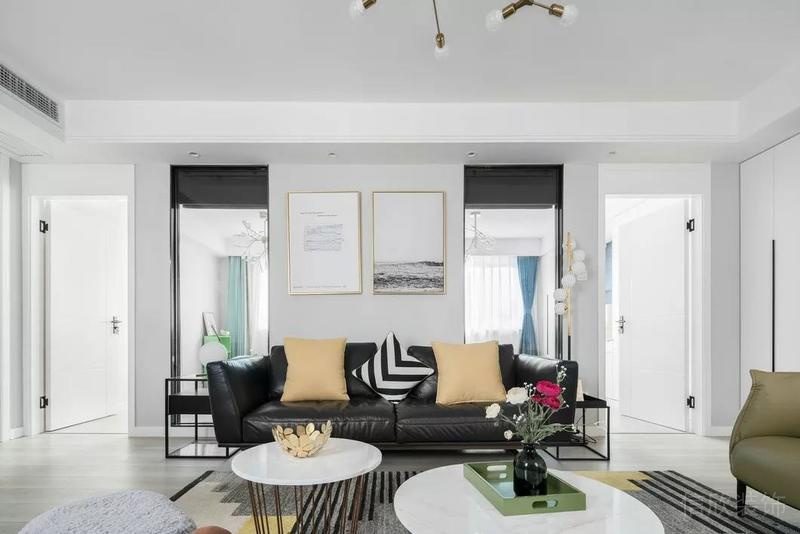 深圳鹽田簡約風(fēng)格大戶型裝修設(shè)計(jì)方案圖客廳黑色沙發(fā) 深圳鹽田簡約風(fēng)格大戶型裝修設(shè)計(jì)方案圖客廳黑色沙發(fā)