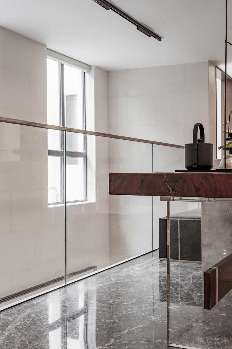 深圳南山區現代輕奢住宅新房裝修玻璃攔河 深圳南山區現代輕奢住宅新房裝修玻璃攔河