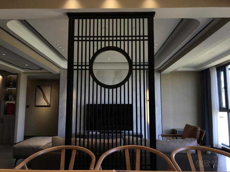 深圳市羅湖區(qū)新中式家庭住房舊房改造格柵屏風(fēng)完工實(shí)景圖