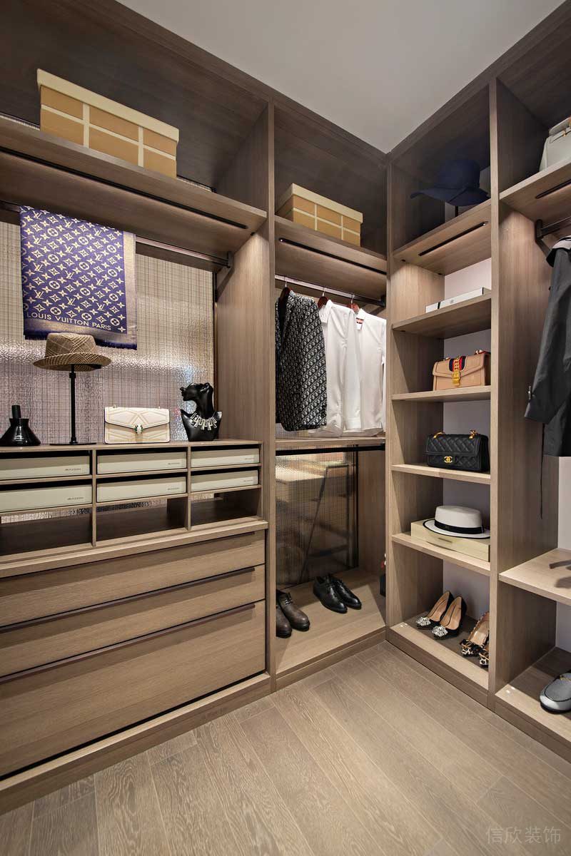 深圳龍崗區(qū)現(xiàn)代風(fēng)高檔家庭裝修工程案例衣帽間 深圳龍崗區(qū)現(xiàn)代風(fēng)高檔家庭裝修工程案例衣帽間