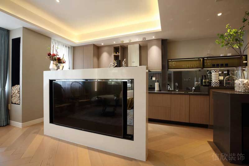 深圳羅湖區(qū)現(xiàn)代輕奢風(fēng)200平方家庭住房裝修起居室電視墻隔斷