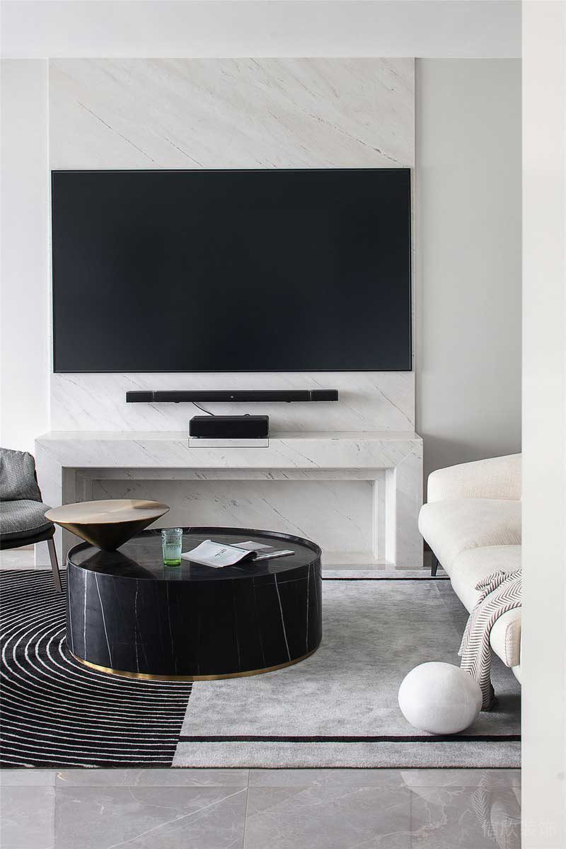 深圳羅湖區(qū)黑白色簡(jiǎn)約風(fēng)格家居裝修圖客廳電視背景墻